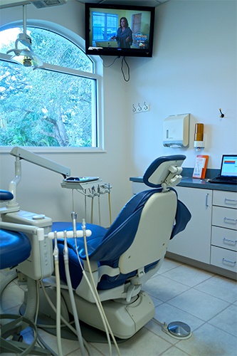 Premier Walk-In Dental exam room